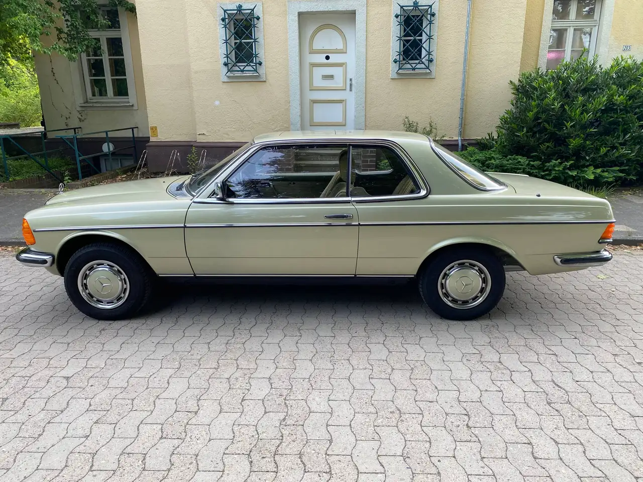 Mercedes-Benz Baureihe 123 230 CE, C123, 2. Hd., 112.000 km, scheckheftgepfl., KEIN Rost, komplette Historie mit Original-Kaufrechnung, foto 2