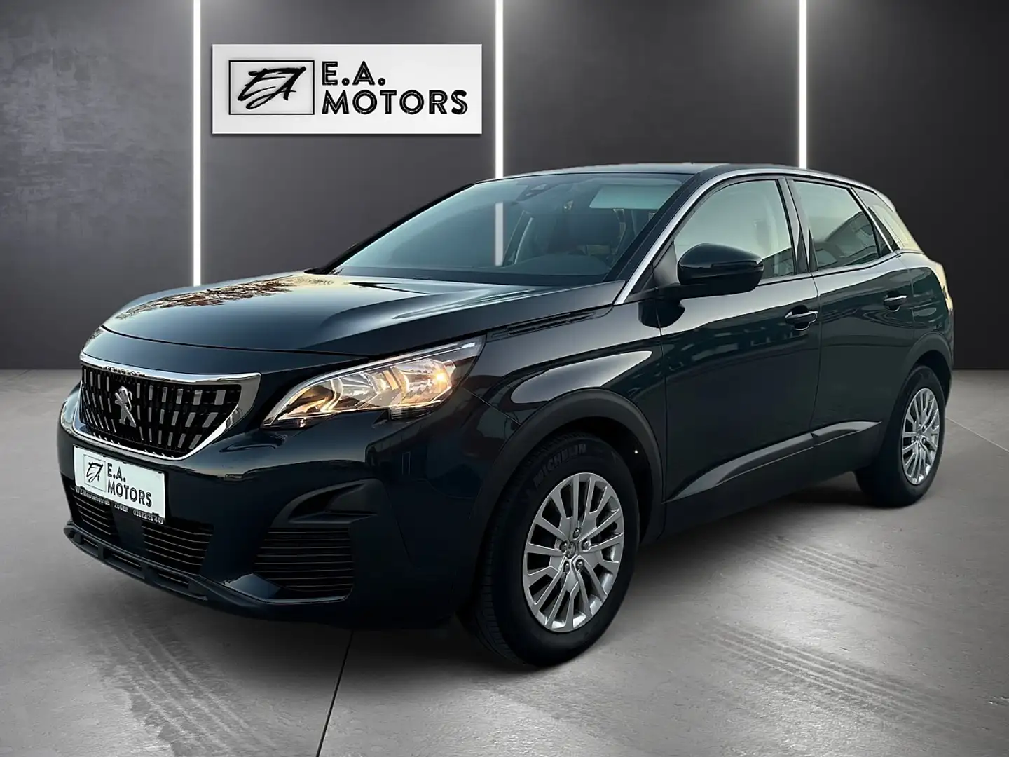 Peugeot 3008 1,2 PureTech 130 S&S Access Schwarz - 1