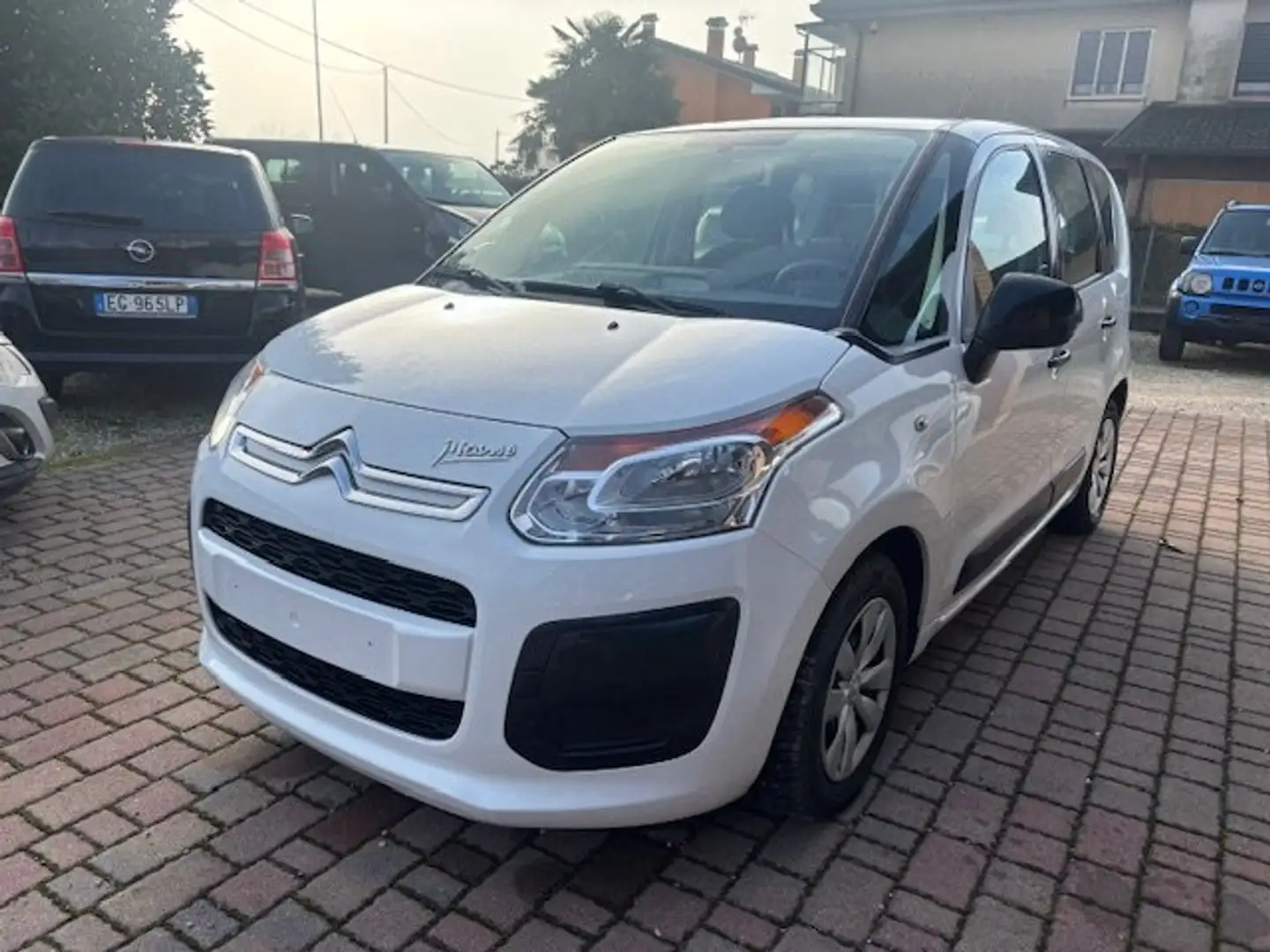 Citroen C3 Picasso 1.4 VTI 4 CILINDRI Stříbrná - 1