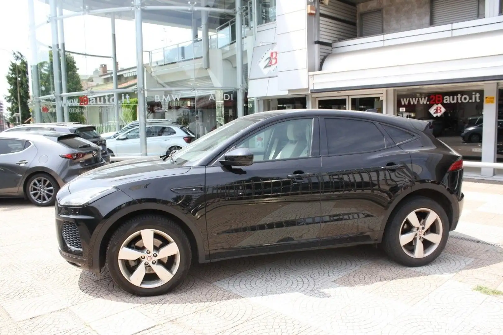 Jaguar E-Pace 2.0D 150 CV AWD aut. HSE Nero - 2