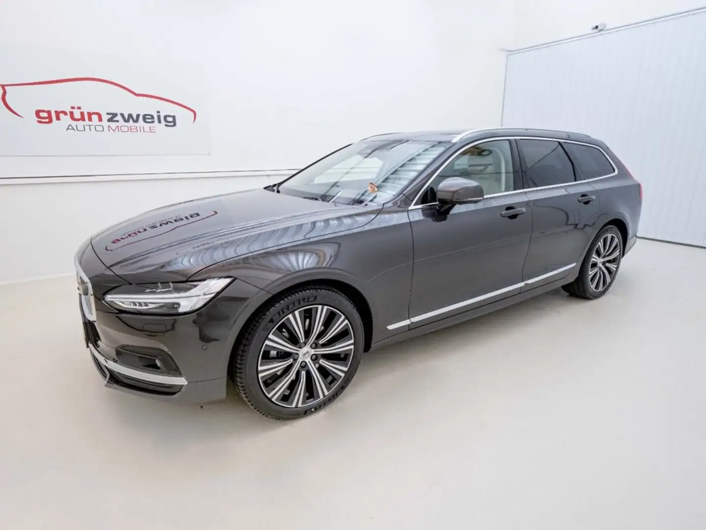 Volvo V90 Plus, B4 AWD Mild Hybrid, Diesel, Bright Grau - 2