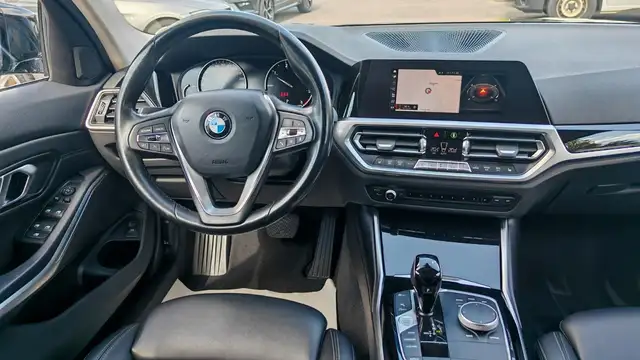 BMW 3 Series view 14