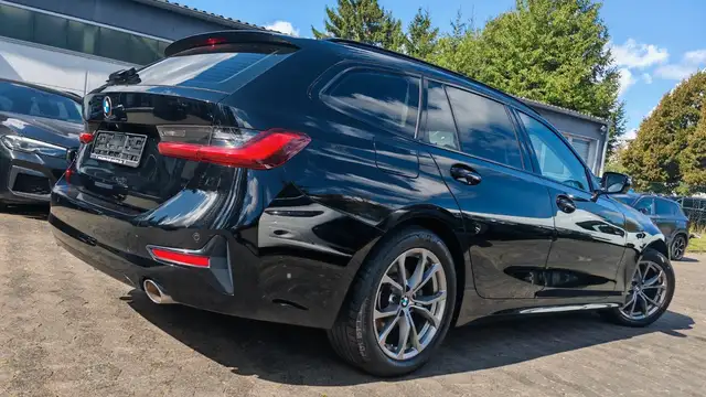 BMW 3 Series view 3