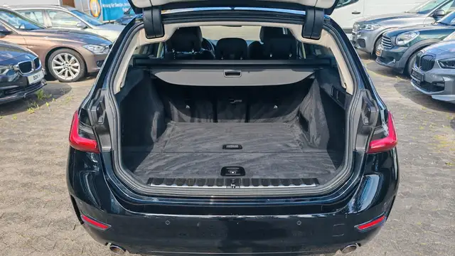 BMW 3 Series view 10