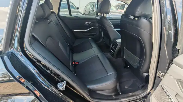BMW 3 Series view 11