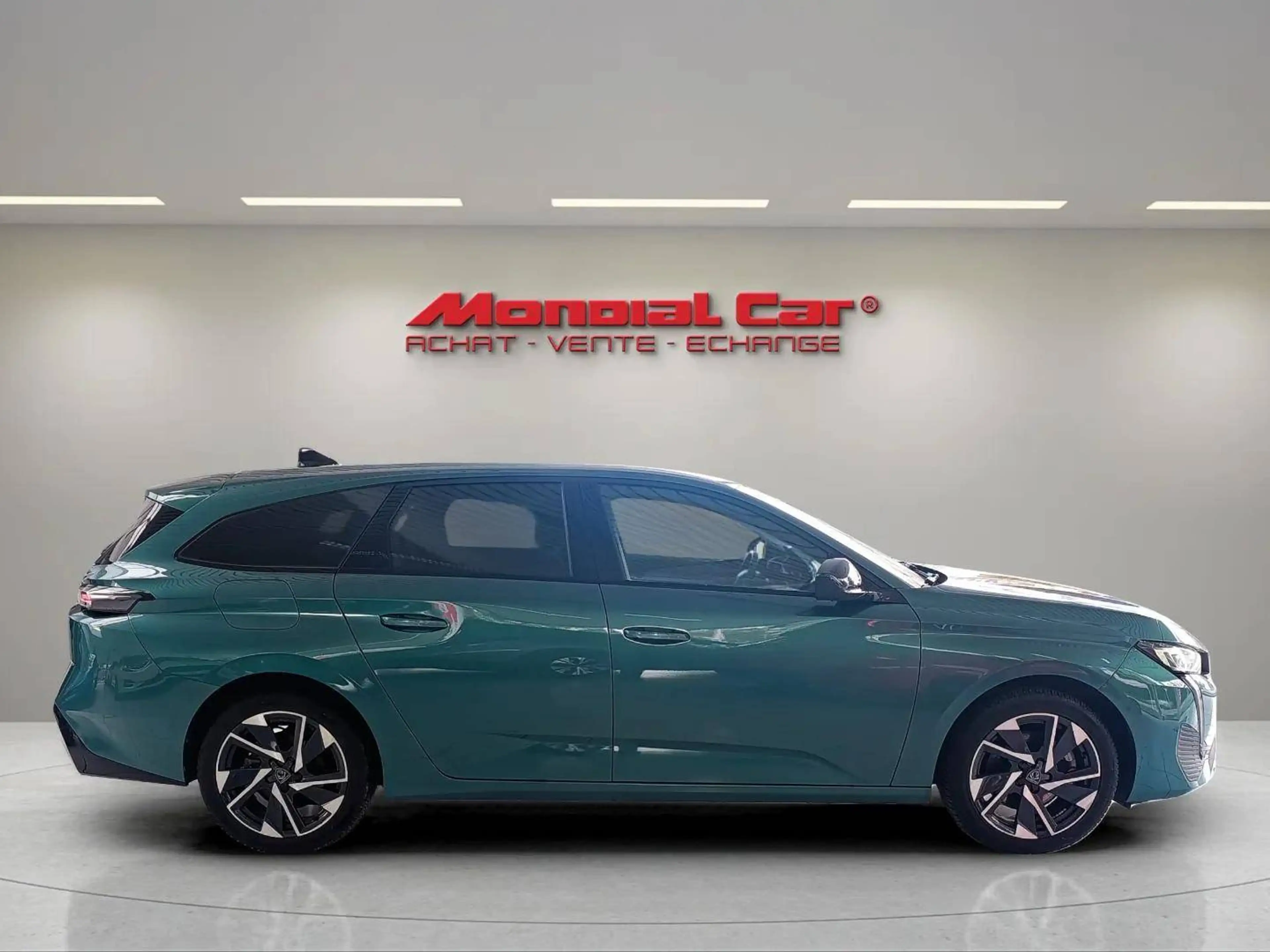 Peugeot 308 SW 1.2 PureTech Allure S * À voir à Beaumont * — photo 5