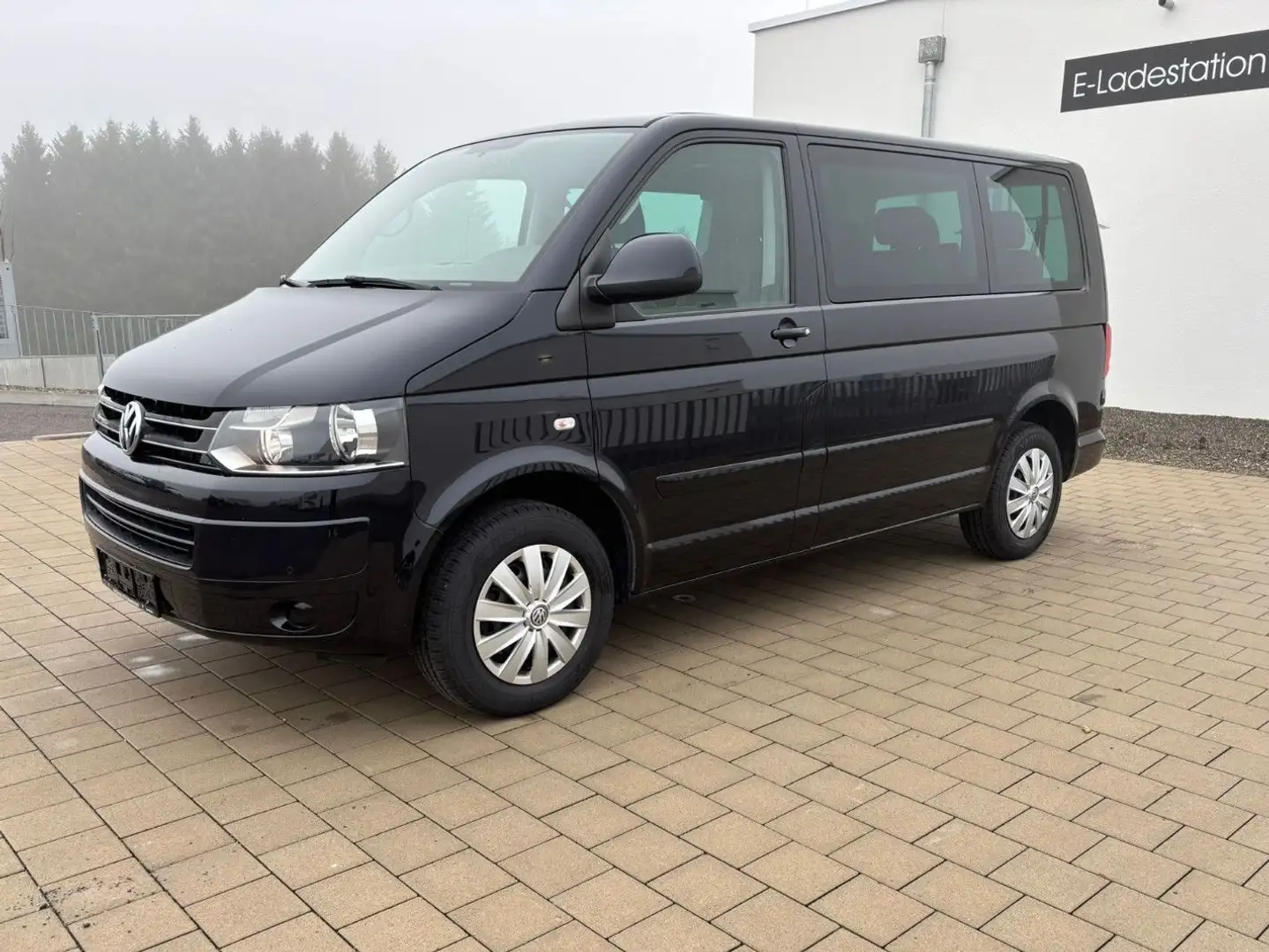 Volkswagen T5 Transporter Bus Caravelle - 1