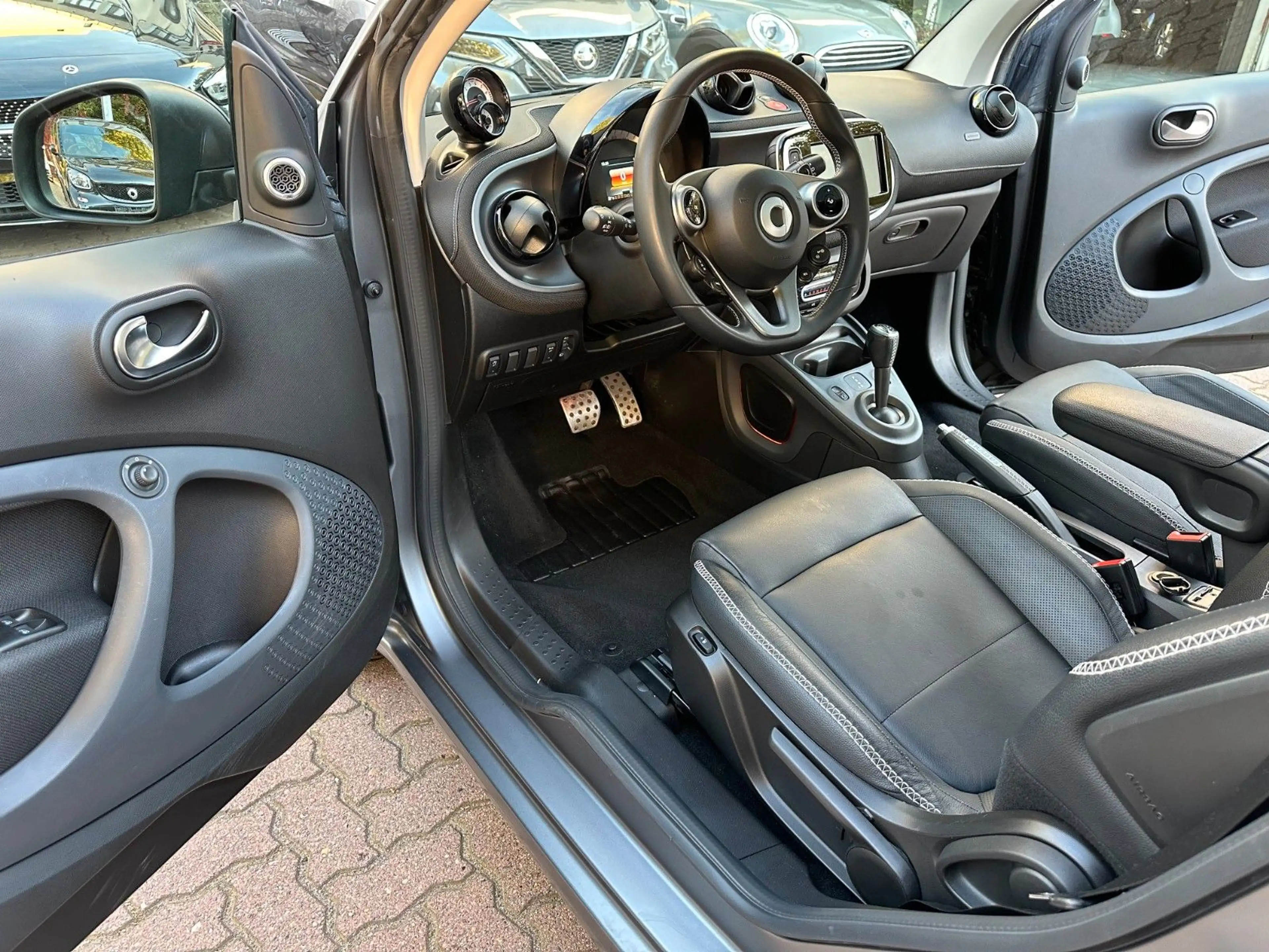 smart forTwo fortwo BRABUS Xcl*LEDER*PANO*NAVI*SHZ*JBL*KAM* — photo 18