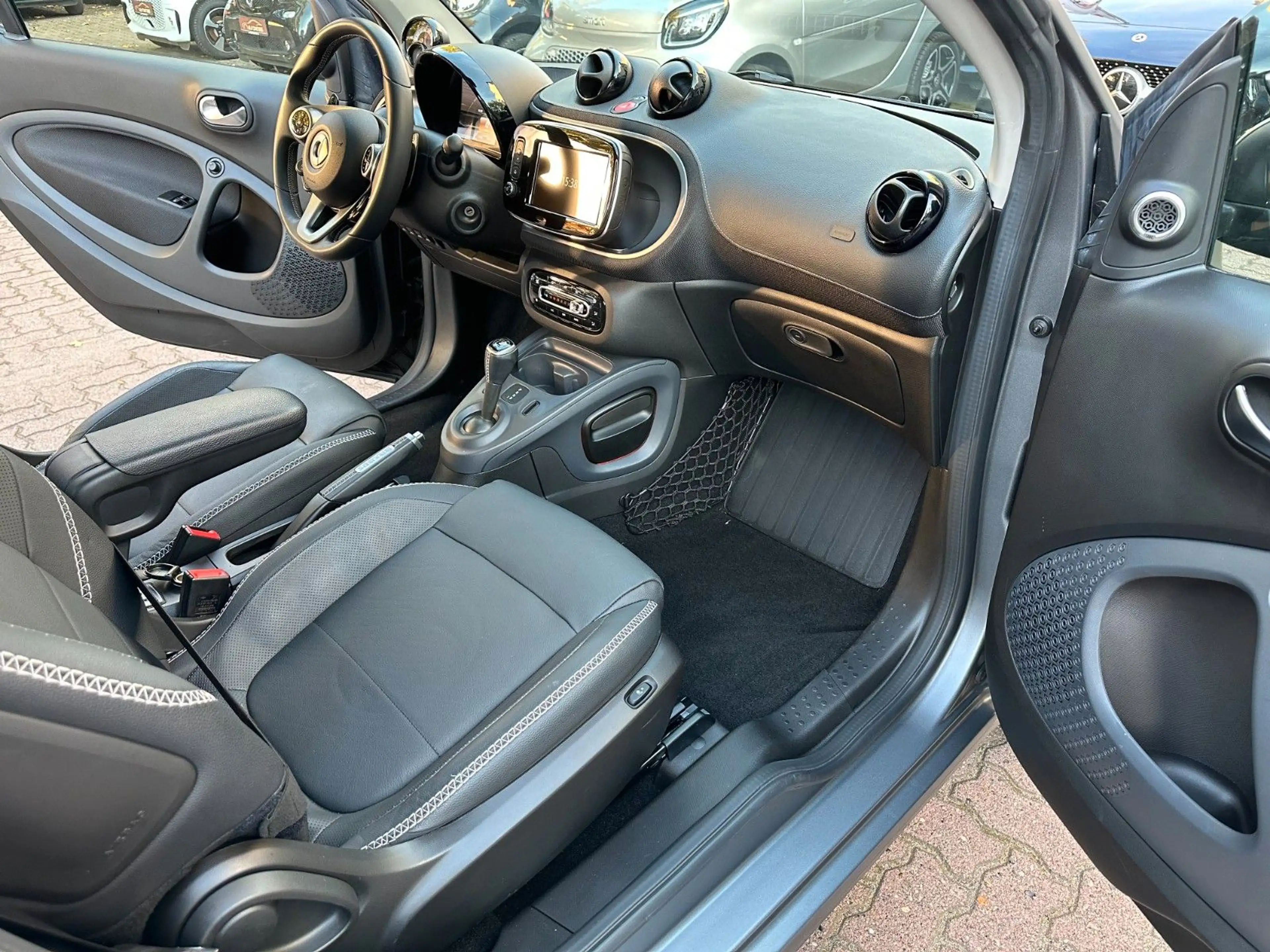smart forTwo fortwo BRABUS Xcl*LEDER*PANO*NAVI*SHZ*JBL*KAM* — photo 19