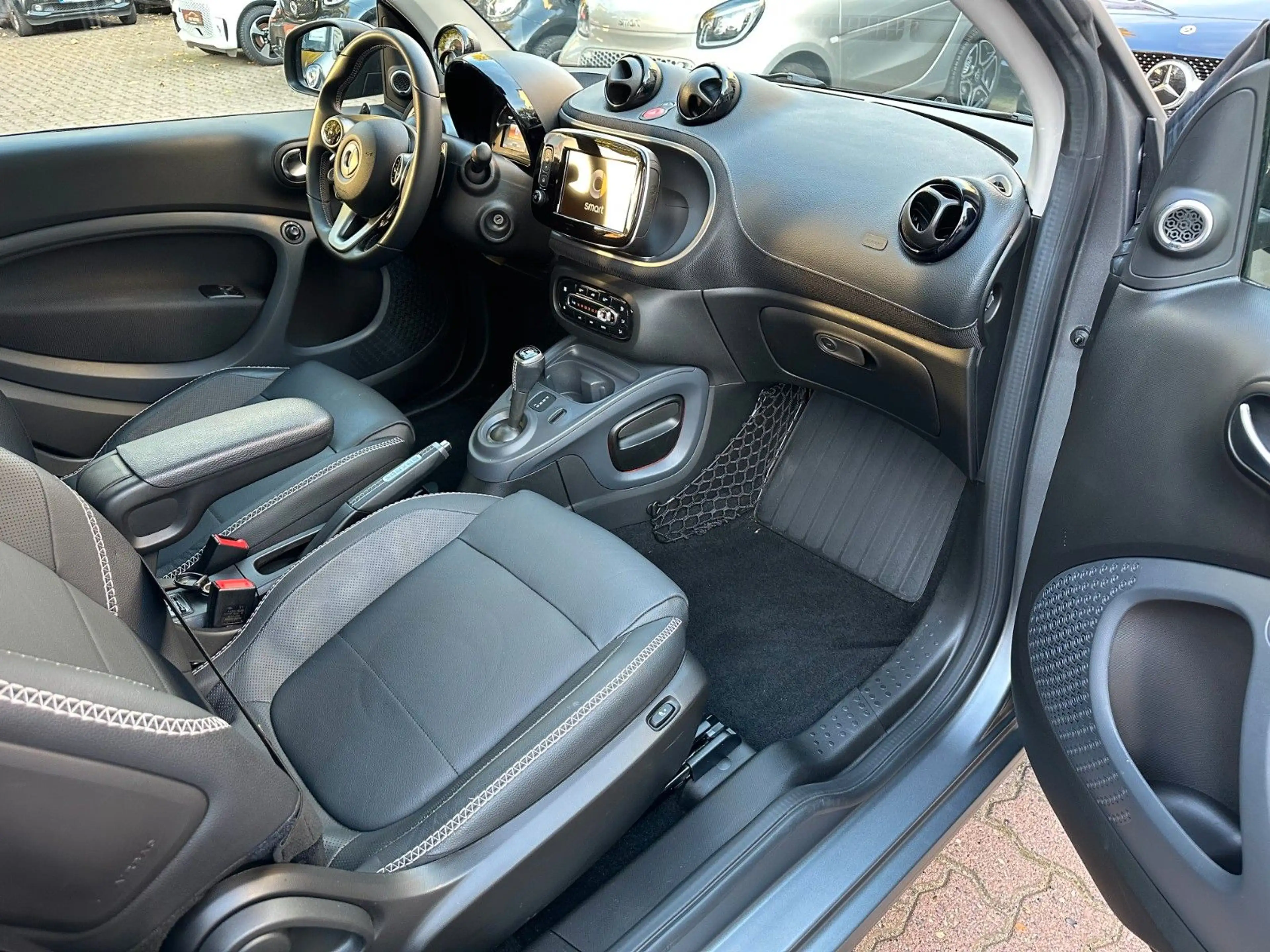 smart forTwo fortwo BRABUS Xcl*LEDER*PANO*NAVI*SHZ*JBL*KAM* — photo 5