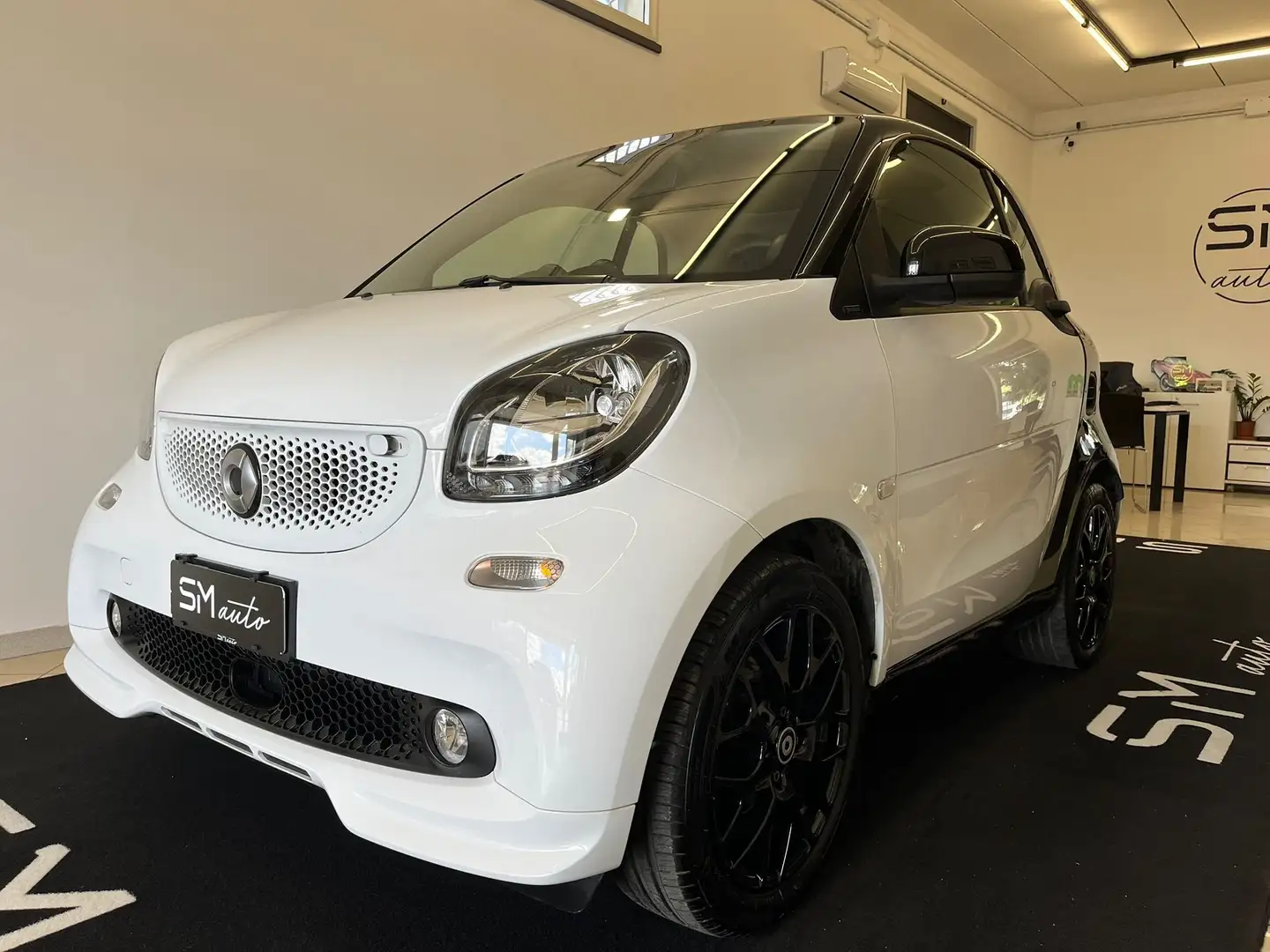 smart forTwo Fortwo III 2015 1.0 Brabus Style 71cv twinamic Bianco - 1