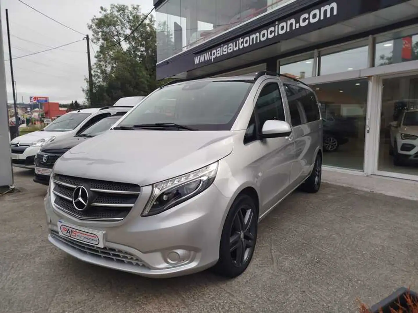Mercedes-Benz Vito Tourer 114 CDI Pro Compacta Plateado - 1