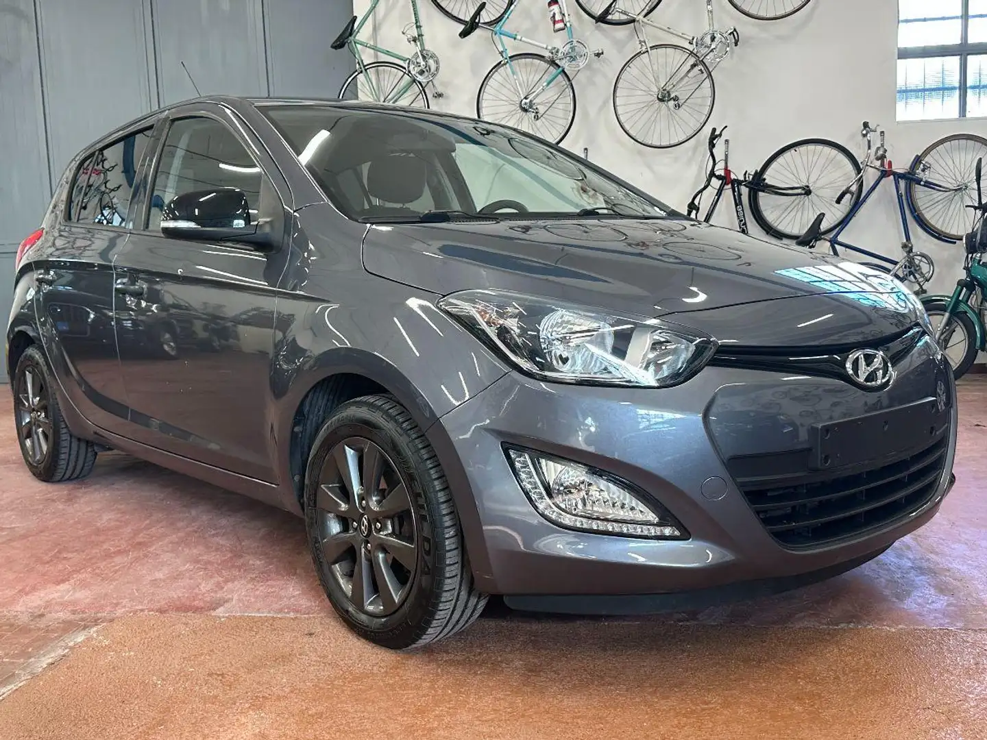 Hyundai i20 1.2 84 CV 5p. Classic Grigio - 1