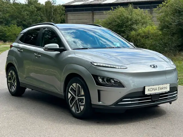 Hyundai Kona view 3