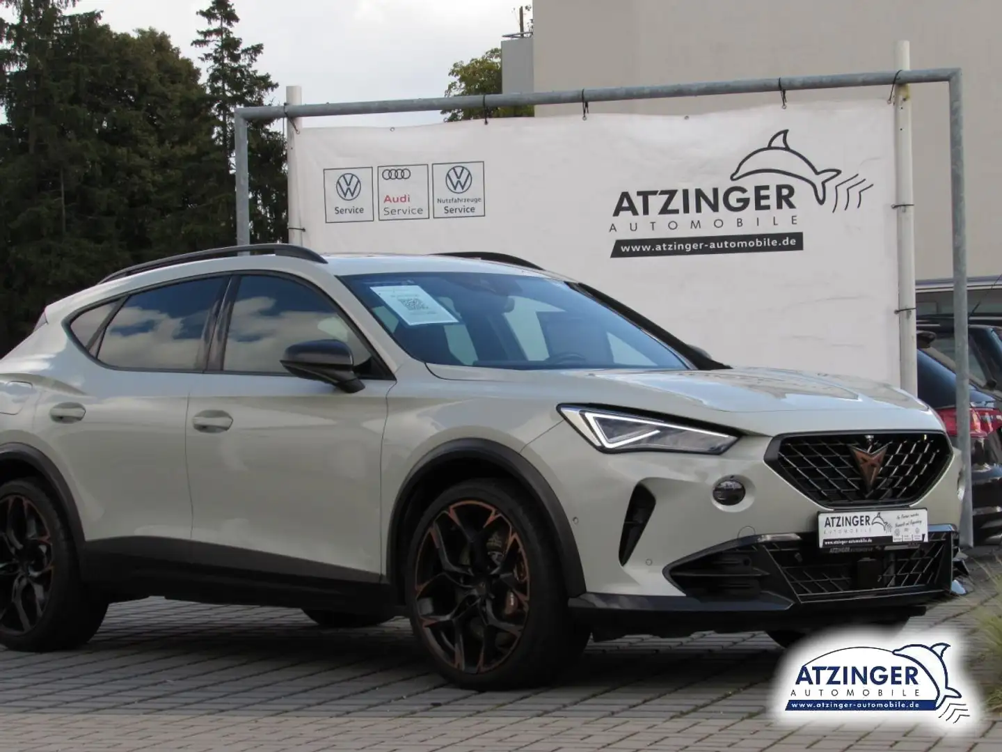 CUPRA Formentor VZ5 2,5 TSI DSG 4Drive ACC Klima Navi Einparkhilfe Grau - 1