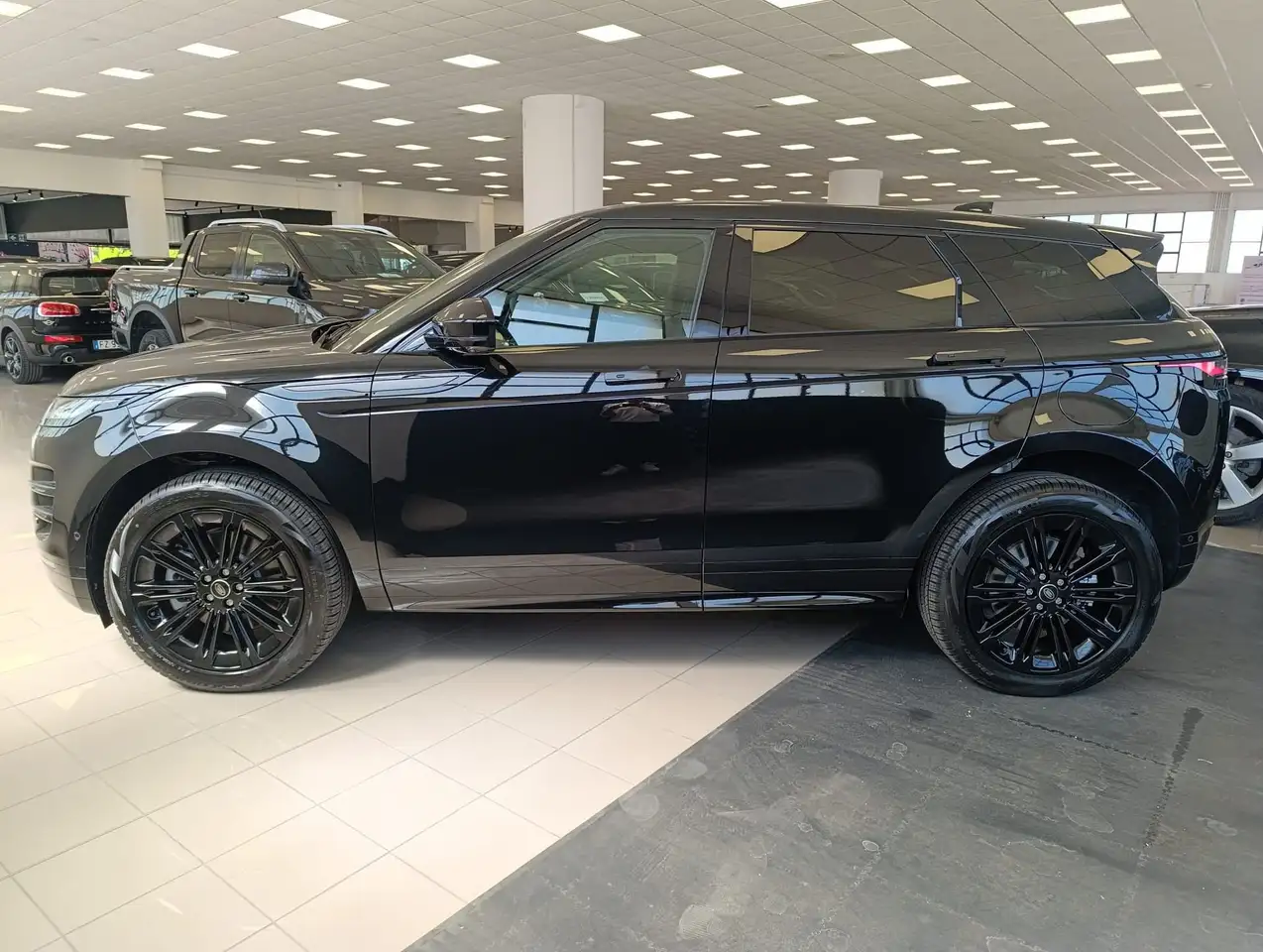 Land Rover Range Rover Evoque 2026 — фото 12