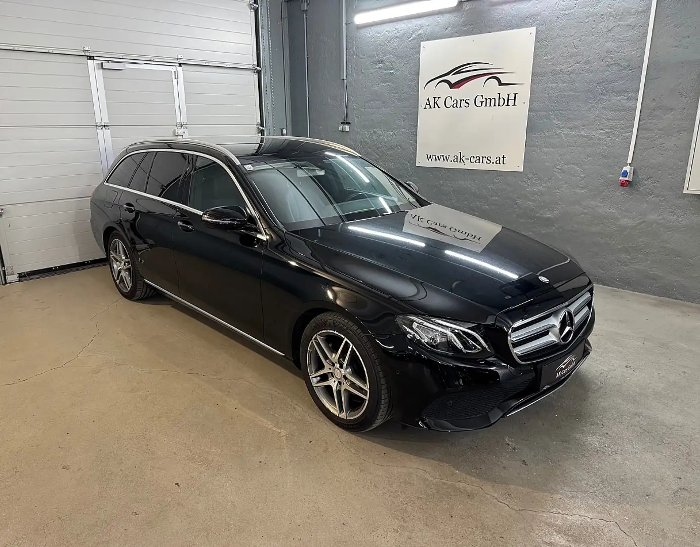 Mercedes-Benz E 220 d T Aut.*Anhänger*Navi*Kamera*Sitzheizung* Schwarz - 2