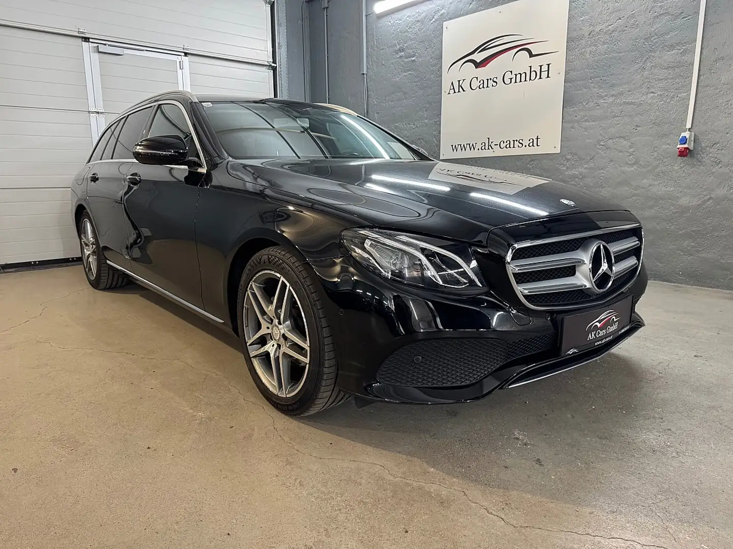 Mercedes-Benz E 220 d T Aut.*Anhänger*Navi*Kamera*Sitzheizung* Schwarz - 1