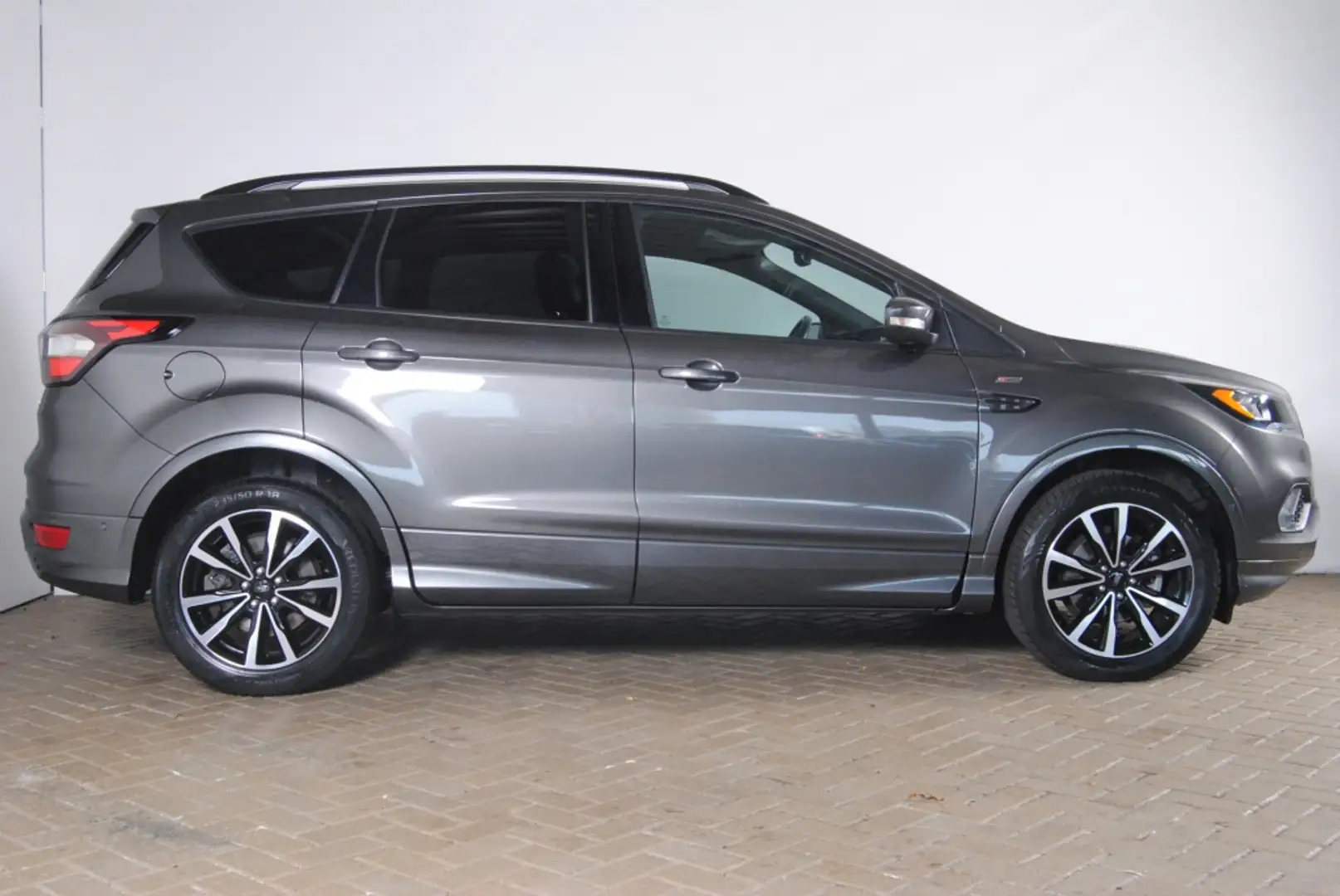 Ford Kuga VERKOCHT 1.5 EcoB. ST Line || 6 mnd garantie incl Grijs - 2