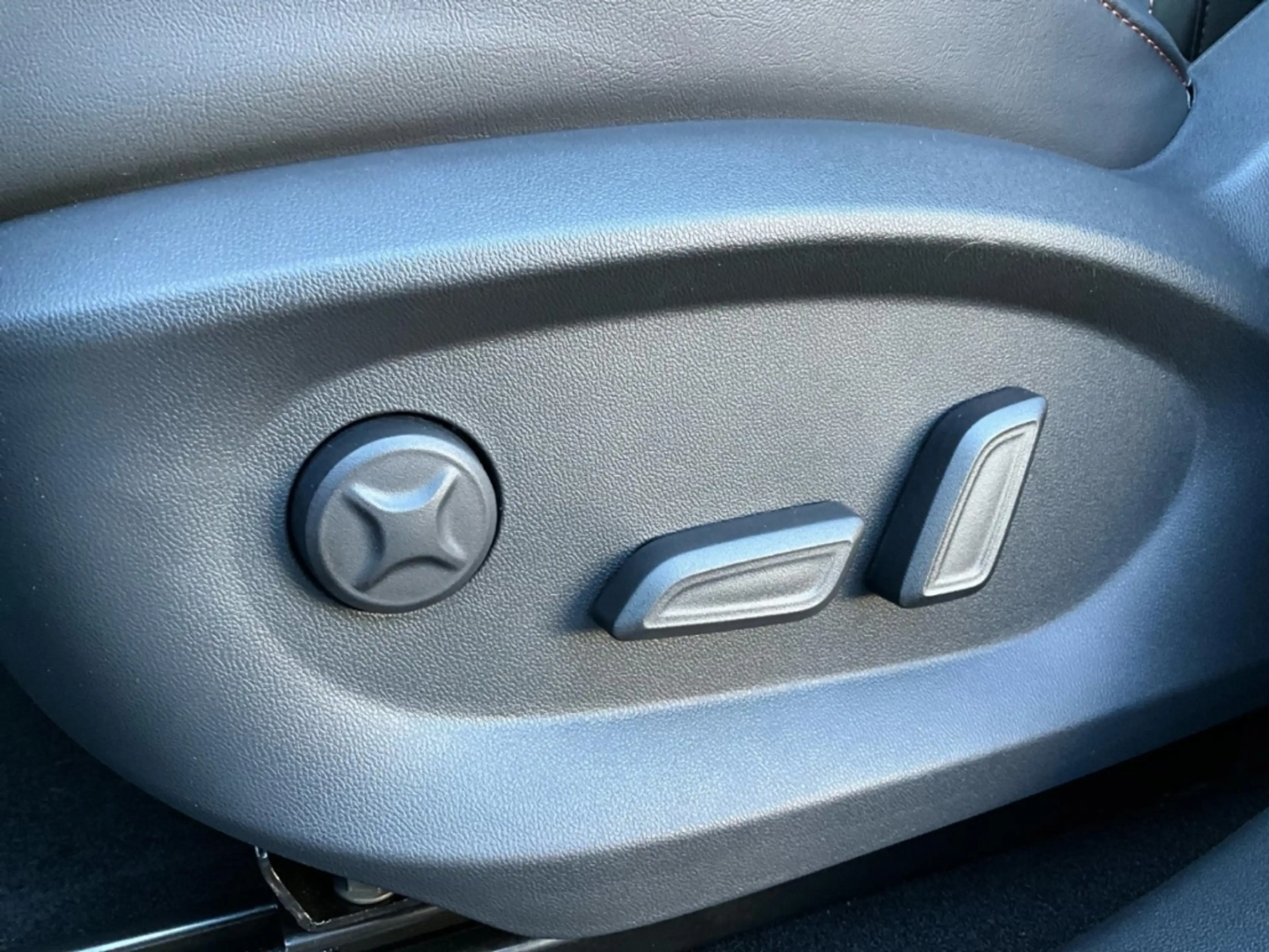 MG HS PHEV Luxury Navi Kamera Totwinkel PDC Leder El. He — photo 16