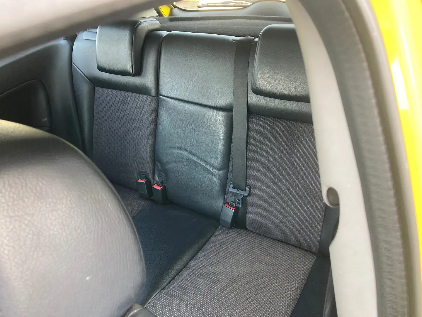 Ford Fiesta Fiesta 1.6 Turbo TDCi 16v Ambiente Jaune - 2