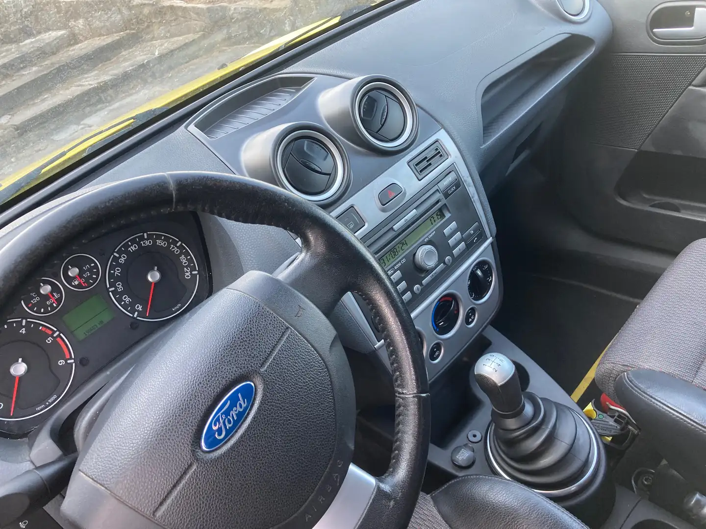 Ford Fiesta Fiesta 1.6 Turbo TDCi 16v Ambiente Jaune - 1
