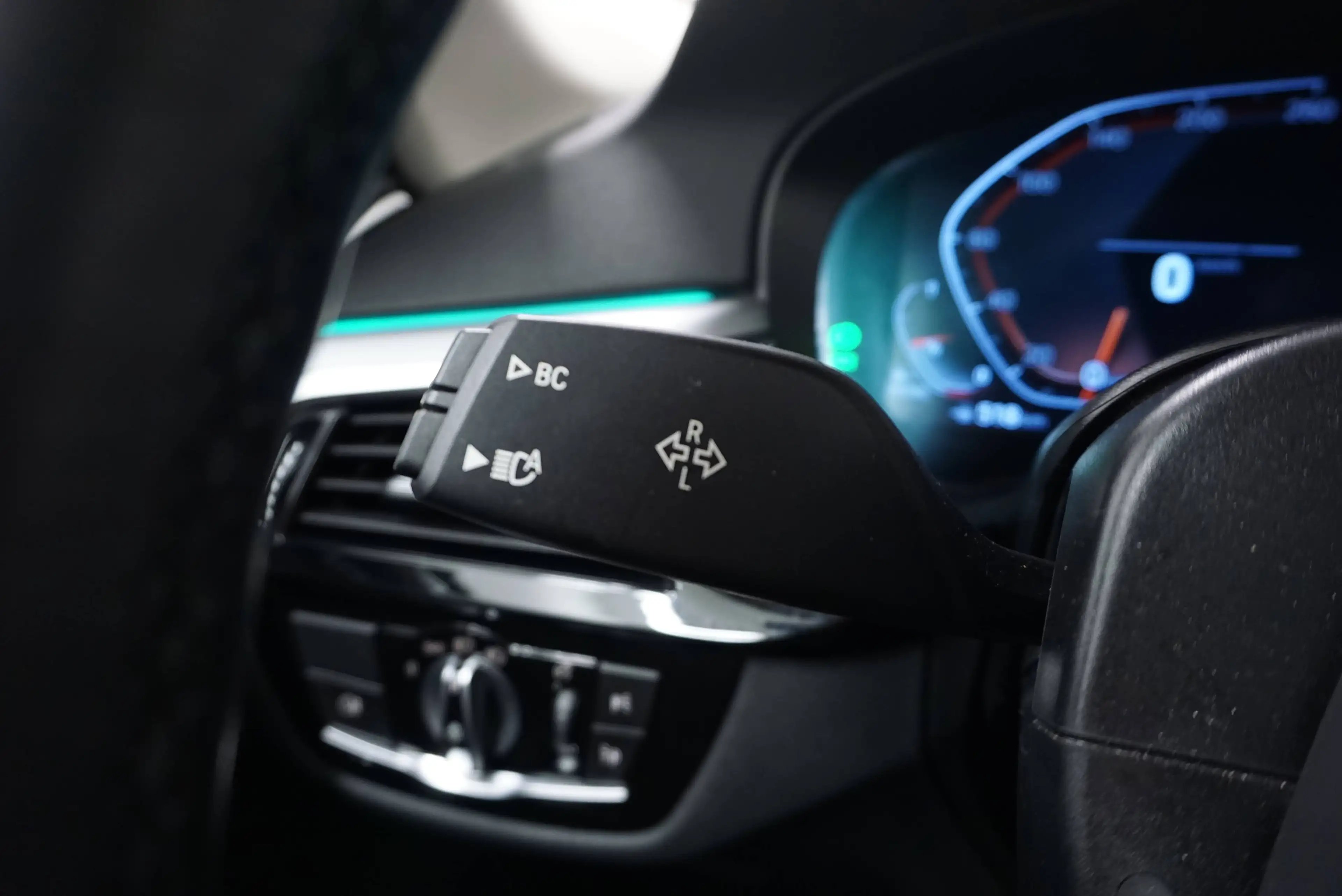 BMW 520 d Sport // M-Lenkrad // Lederausstattung — photo 15