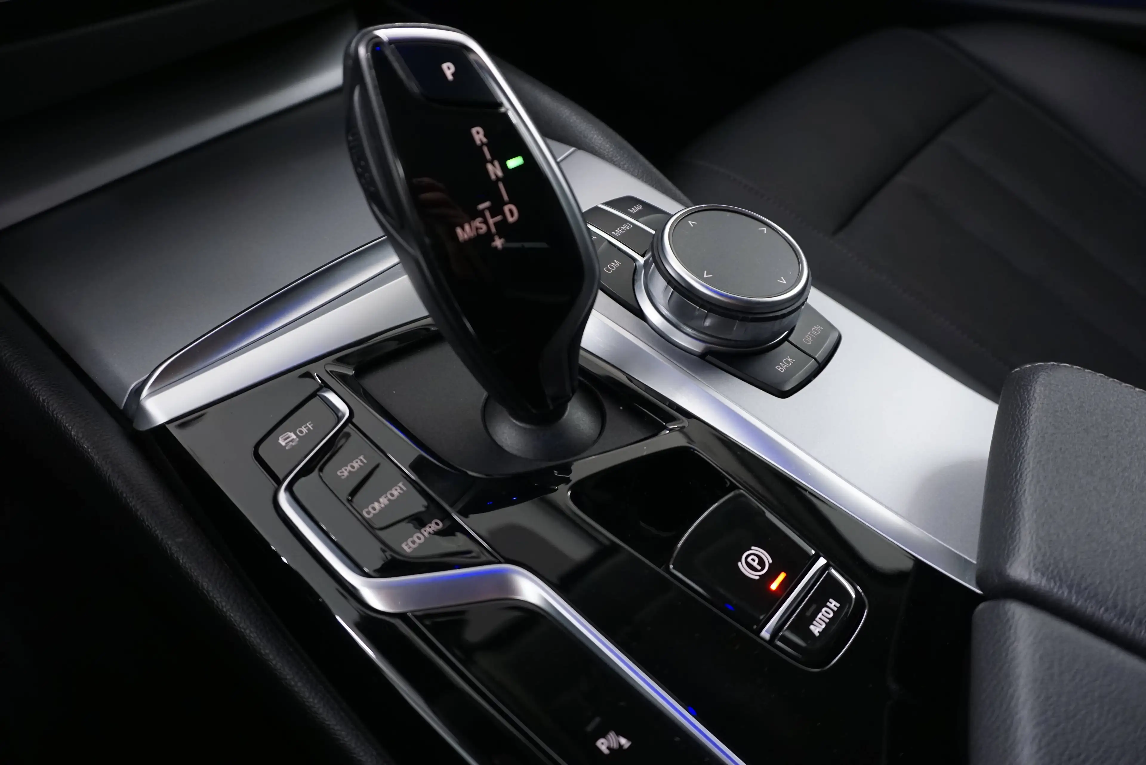 BMW 520 d Sport // M-Lenkrad // Lederausstattung — photo 6