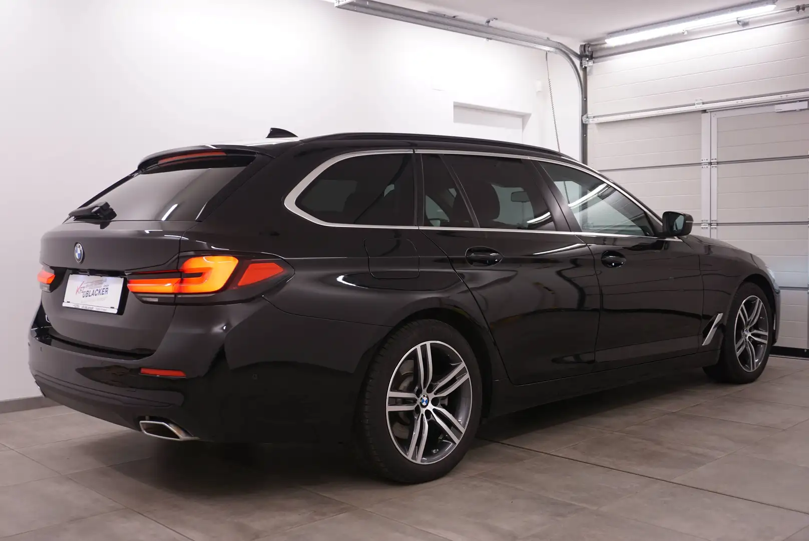 BMW 520 d Sport // M-Lenkrad // Lederausstattung Schwarz - 2