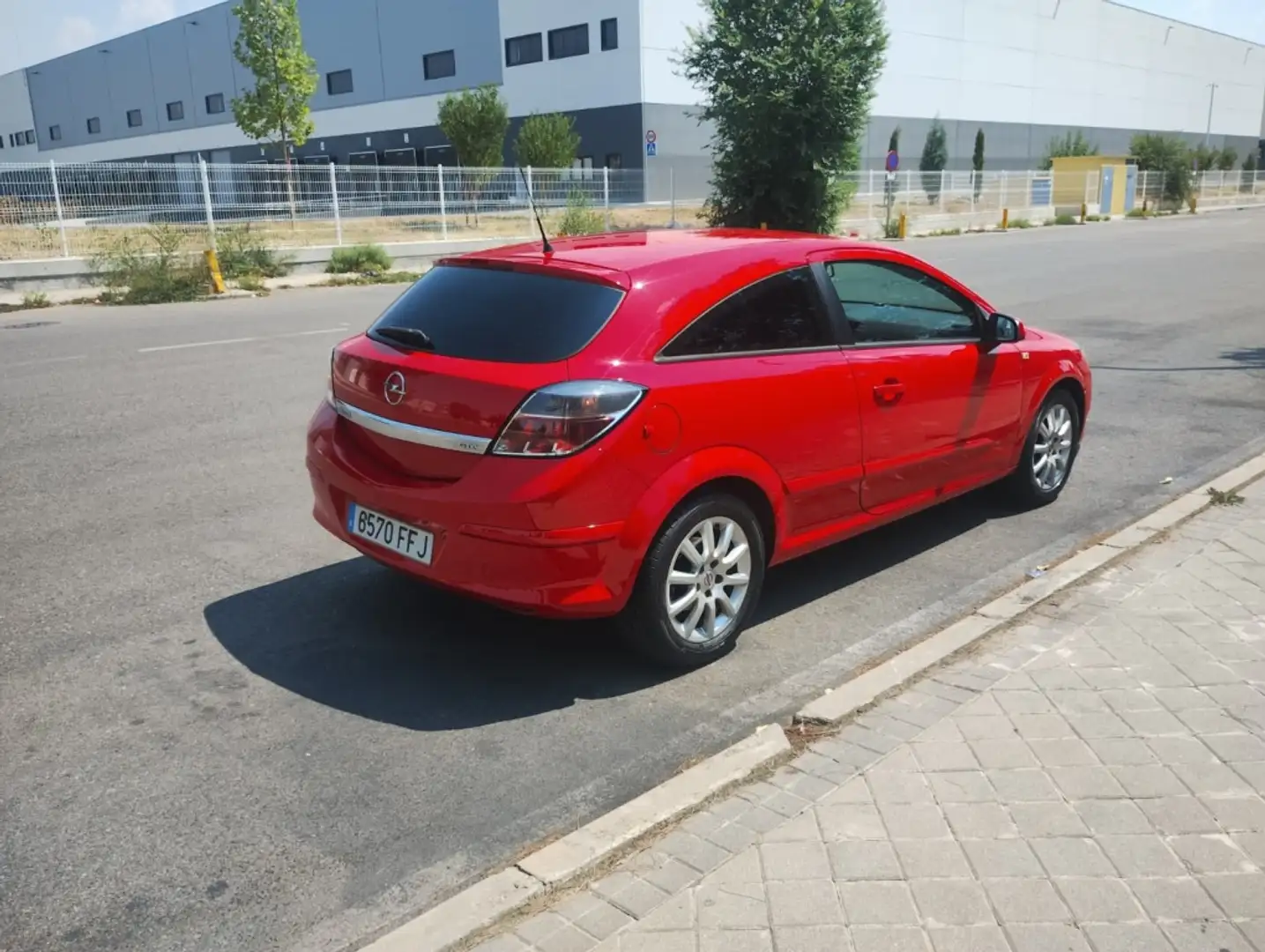 Opel Astra GTC 1.7CDTi Sport Rojo - 2