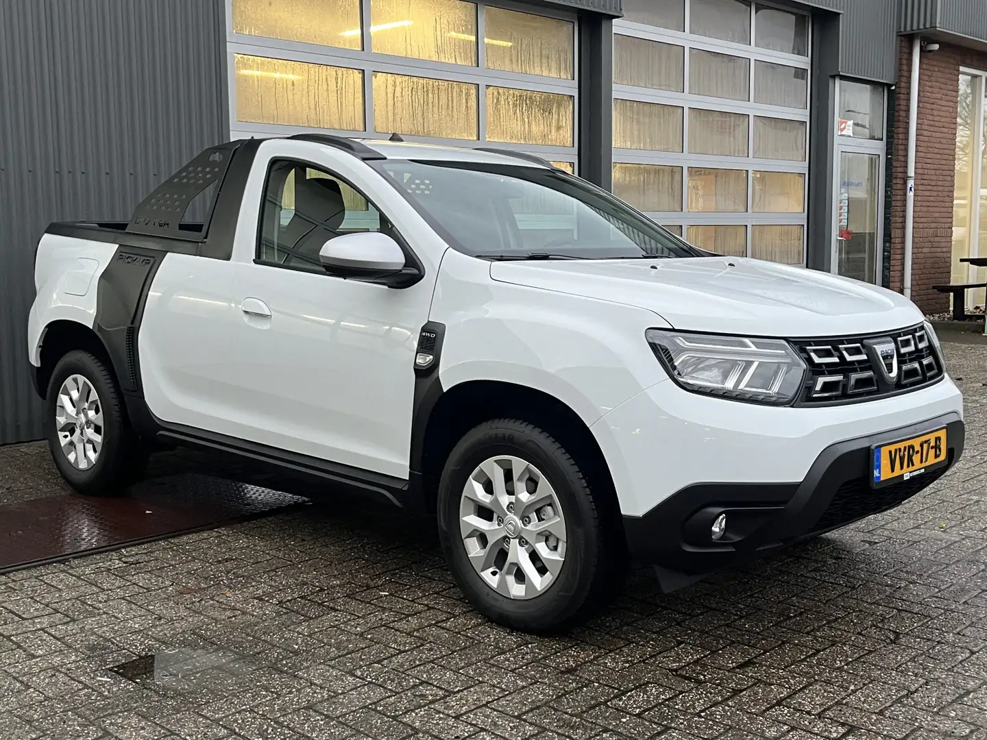 Dacia Duster 1.5 DCI Pick-up 115pk 4x4 Airco Cruise controle 2- Weiß - 1