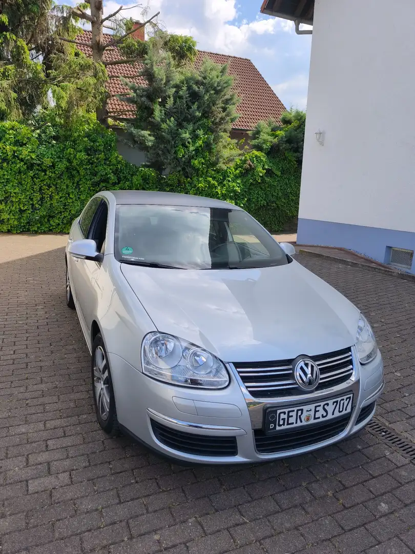 Volkswagen Jetta 1.6 FSI Comfortline Silber - 2