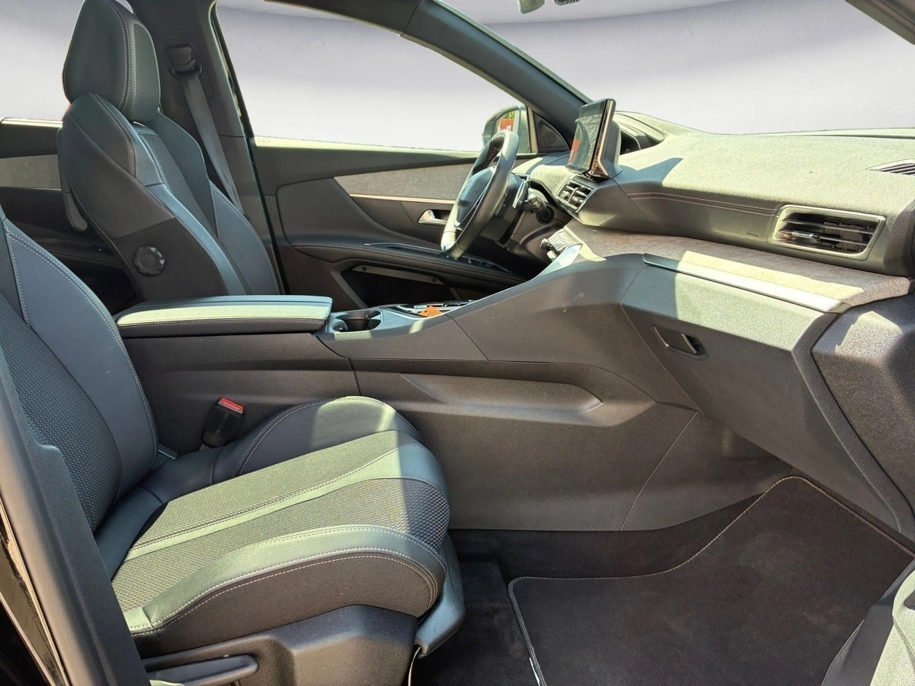 Peugeot 5008 Hybrid 136 e-DSC NAVI*PDC*LED*KAMERA*SHZ*KL — photo 7