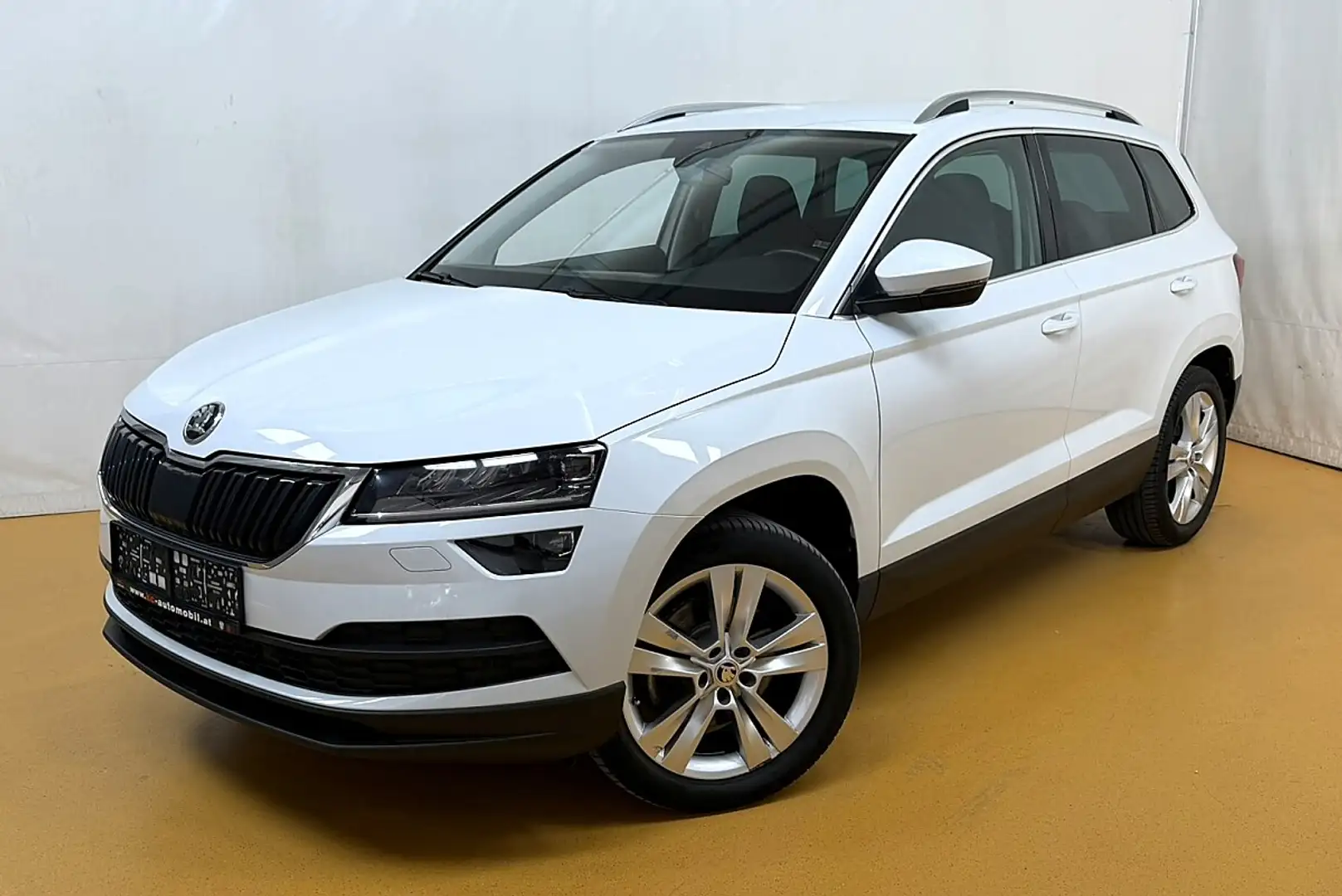 Skoda Karoq 2,0 TDI SCR 4x4 Style 125 DSG Weiß - 1