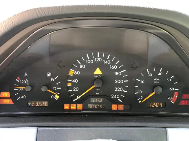 Mercedes-Benz E-Class view 13