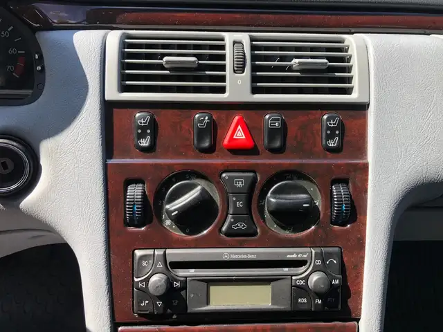 Mercedes-Benz E-Class view 11