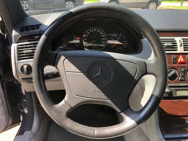 Mercedes-Benz E-Class view 12