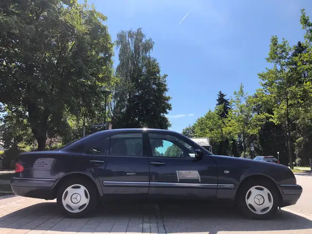 Mercedes-Benz E-Class view 6
