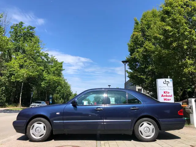 Mercedes-Benz E-Class view 2