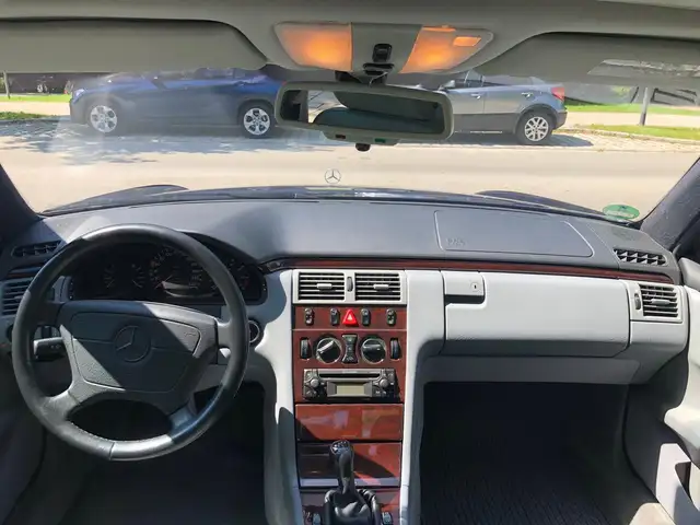 Mercedes-Benz E-Class view 10