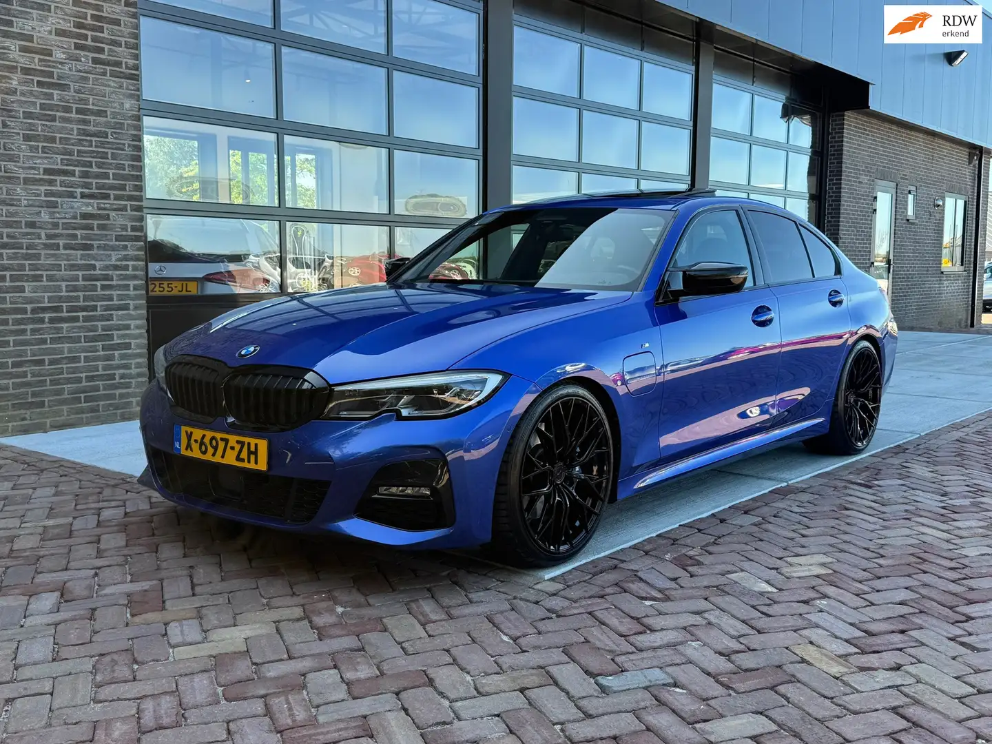 BMW 330 3-serie 330e High Executive | 72.000KM! | Pano | V Blu/Azzurro - 1