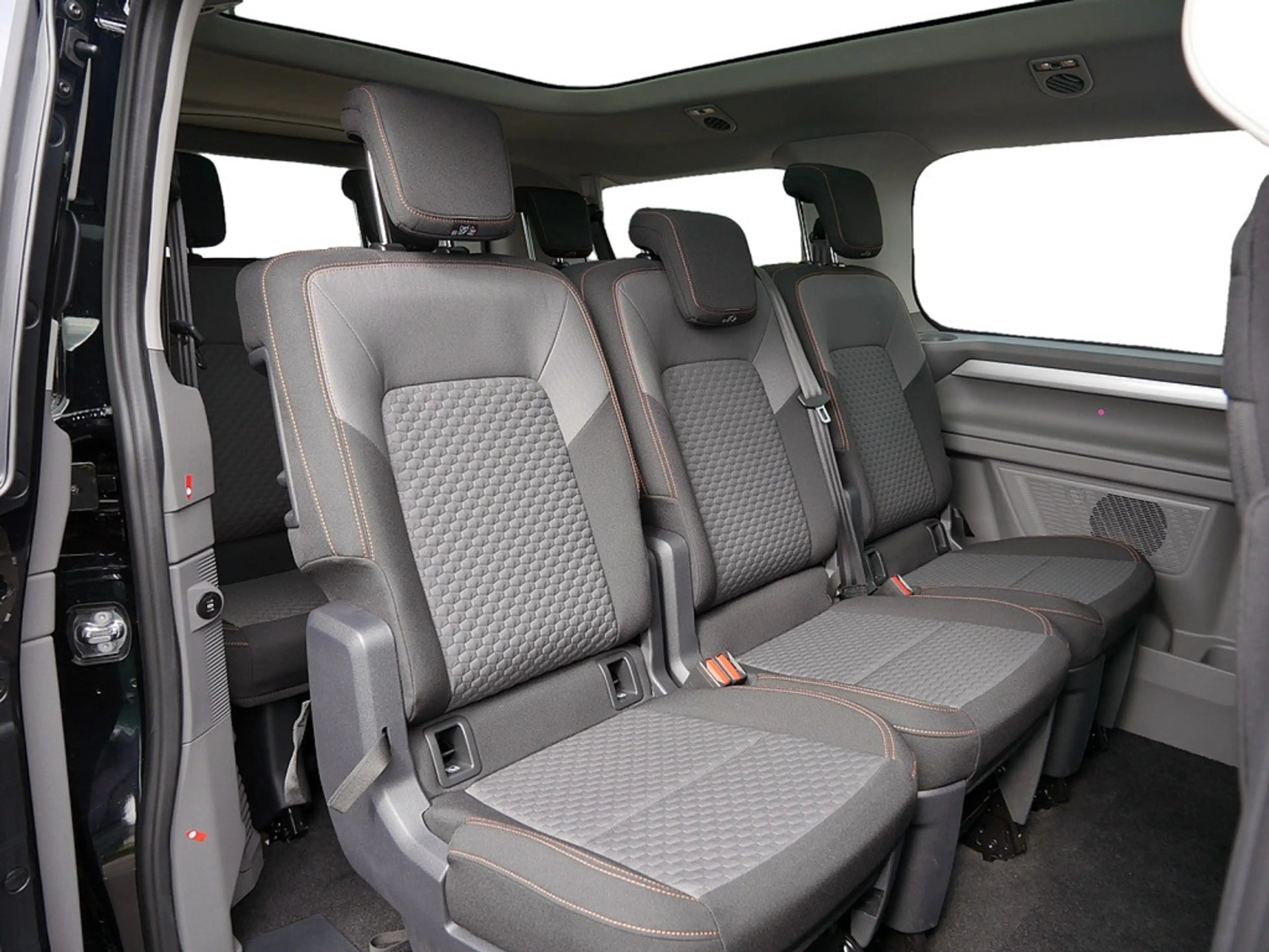 Volkswagen T7 Caravelle e-Caravelle PanAmericana BEV 160 kW — photo 12