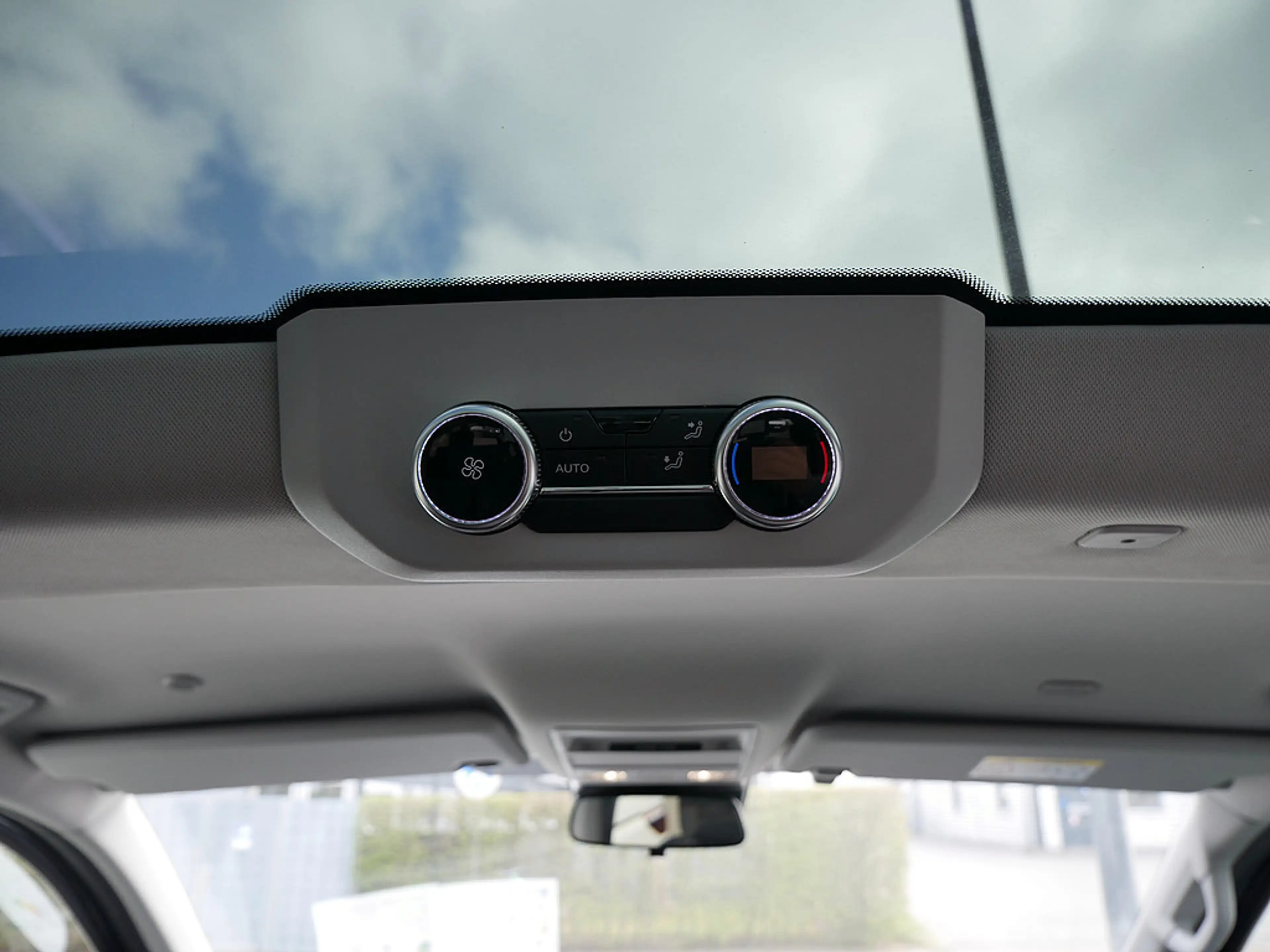 Volkswagen T7 Caravelle e-Caravelle PanAmericana BEV 160 kW — photo 15