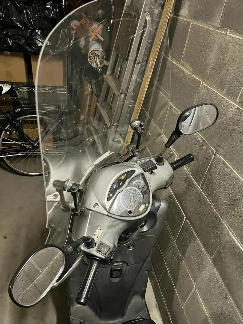 Honda SH 150i Silber - 2