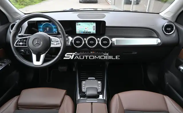 Mercedes-Benz GLB view 11