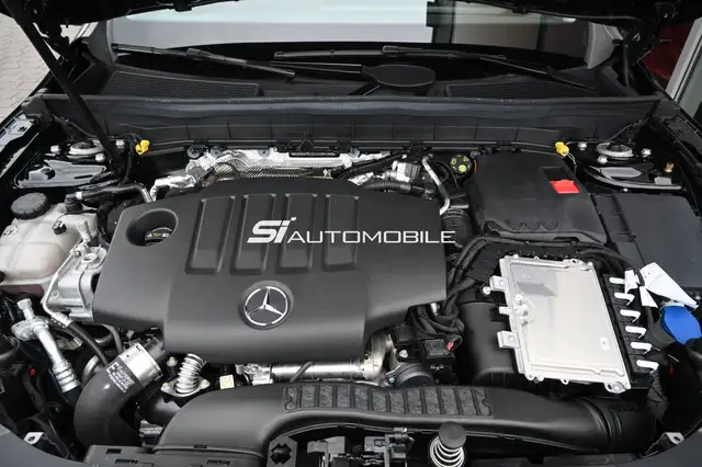 Mercedes-Benz GLB view 9