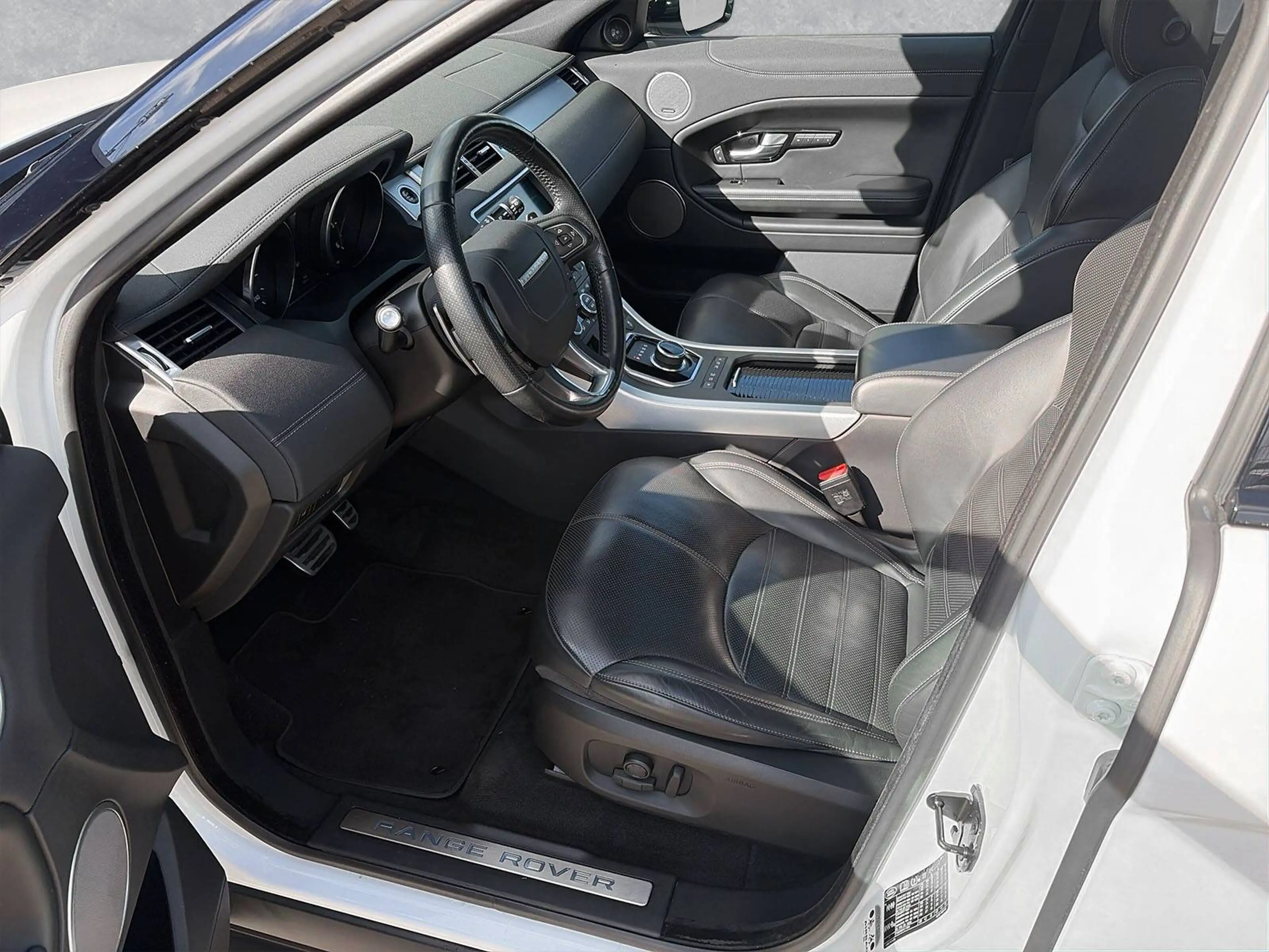 Land Rover Range Rover Evoque TD4 HSE Dynamic Panorama — photo 13