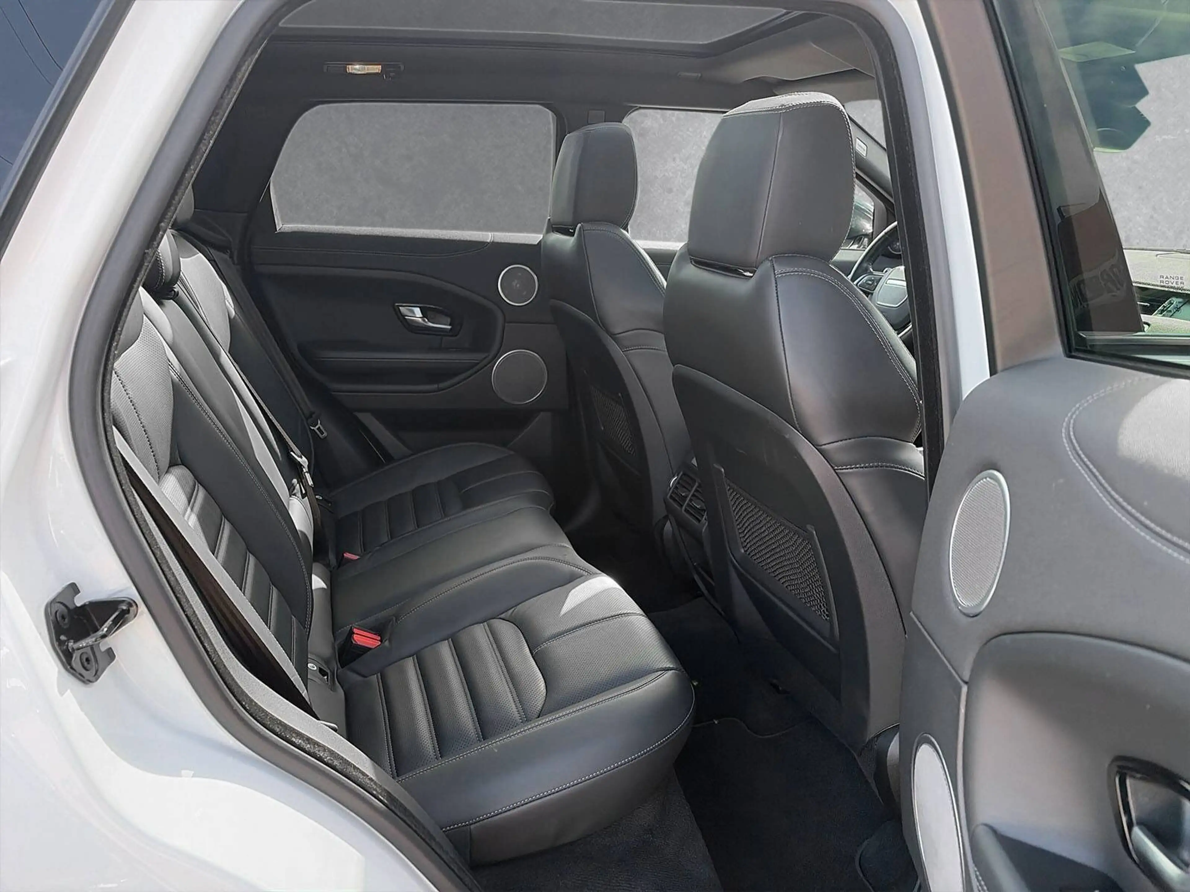 Land Rover Range Rover Evoque TD4 HSE Dynamic Panorama — photo 5