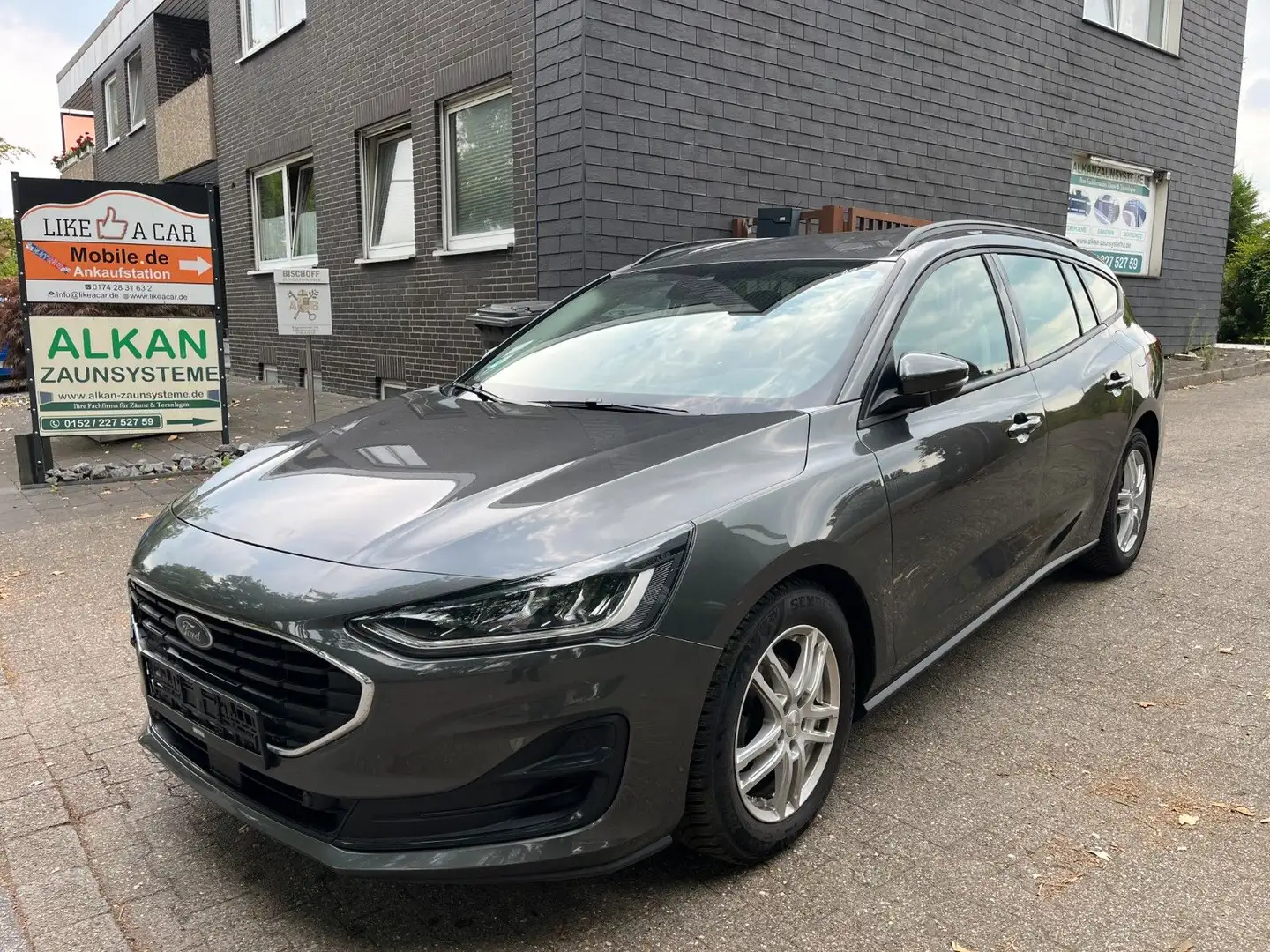 Ford Focus Turnier Cool & Connect Aut. KAM NAV LED SH Grau - 1