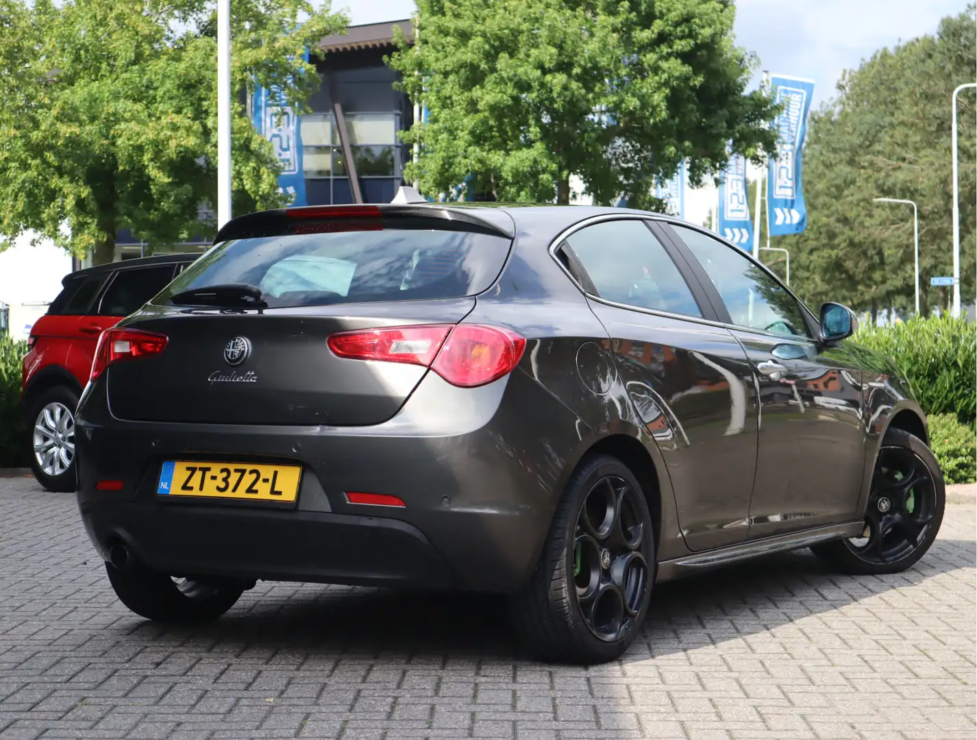 Alfa Romeo Giulietta 1.4 T Distinctive Grijs - 2
